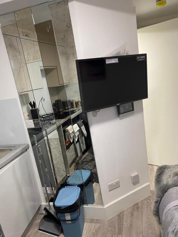 לונדון Small But Cozy Studio, Great Tube Connection מראה חיצוני תמונה